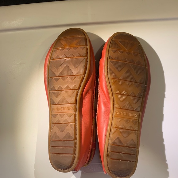 Minnetonka Red Leather Boat Driver's Moccasins Women's Size 7M Loafers - Picture 3 of 5